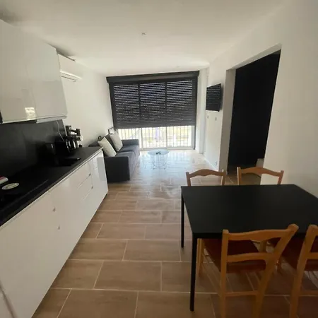 Lepetitcoquin, T2 à Héliopolis, Village Naturiste, Terrasse&parking